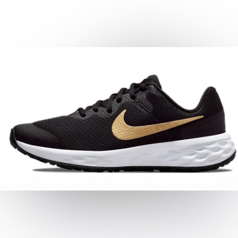 Nike revolution 6 big kids Road Running shoes in 6.5 Y size black metallic gold